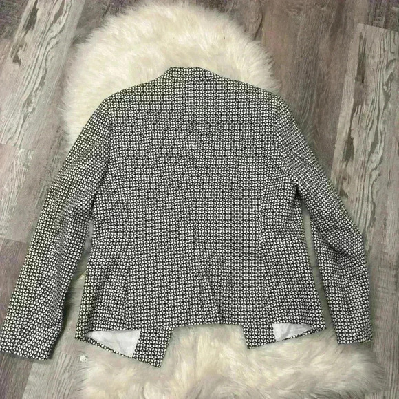 NWT CARMEN MARC VALVO Zip Pocket Open Front
Blazer Size 10 - Picture 5 of 5